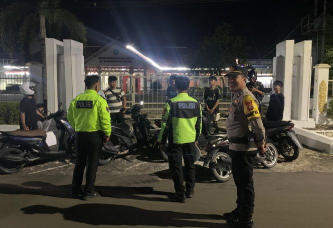 
					Satlantas Polres Murung Raya dan Piket Fungsi Cegah Adanya Premanisme dan Balapan Liar Pada Malam Hari
