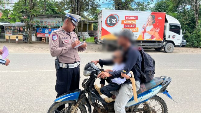 
					Satlantas Polres Murung Raya Beri Teguran Tertulis Kepada Pelanggar, Imbau Tertib Berlalu Lintas