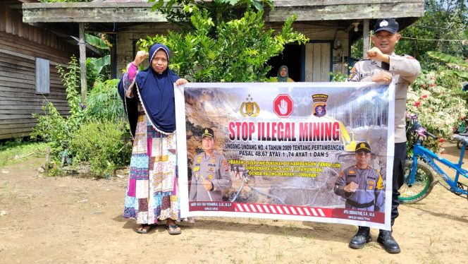 
					SOSIALISASI LARANGAN ILLEGAL MINING, BERTUJUAN CIPTAKAN MASYARAKAT SADAR AKAN LINGKUNGAN OLEH POLSEK KAPUAS TIMUR