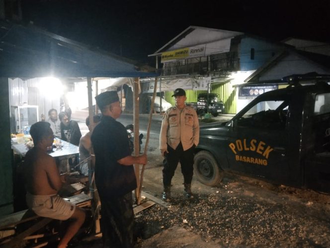 
					Ciptakan Harkamtibmas Tetap kondusif Polsek Basarang Tingkatkan Patroli Rawan Malam