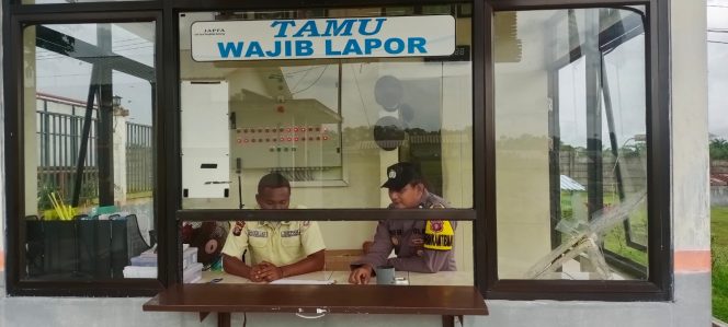 
					Sambangi Pos Keamanan PT. Japfa, Bhabinkamtibmas Sungai Hijau Ajak Satpam Tingkatkan Kamtibmas Perusahaan