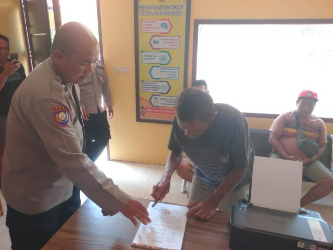 
					Sambangi Warga RT 001 Nanga Mua, Bhabinkamtibmas Arut Utara Ajak Jauhi Narkoba dan Judi Online