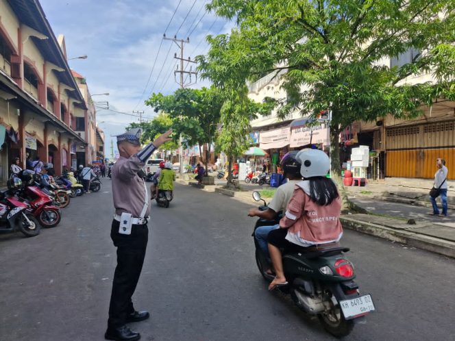 
					Satlantas Polres Kotim Amankan Arus Lalu Lintas kegiatan Bhakti Kesehatan dan Bhakti Sosial memperingati Hari Buruh Nasional (May Day)