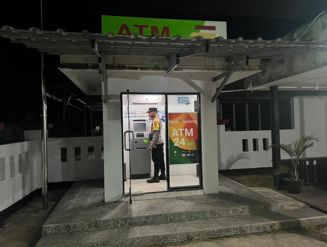 
					Cegah Gangguan Kamtibmas, Polsek Tewah Sisir Kawasan Pertokoan Dan Perbankan Hingga Larut Malam