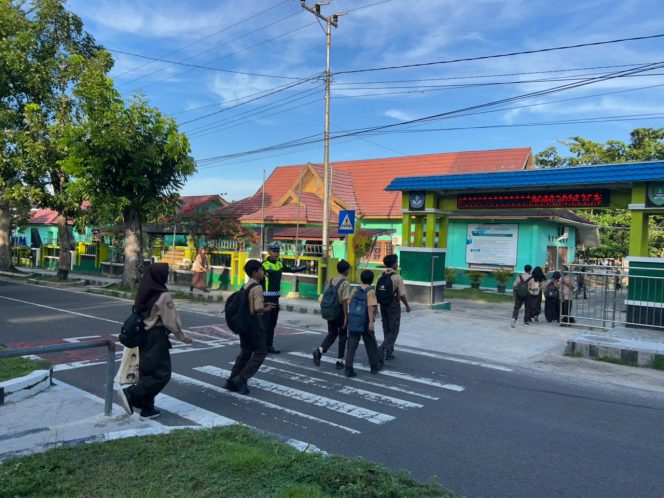 
					Tingkatkan Disiplin Berkendara, Sat Lantas Polres Sukamara Monitoring Keamanan Jalan di Area Pendidikan