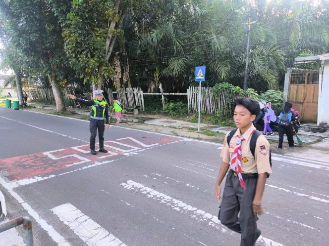 
					Wujudkan Kamseltibcarlantas, Sat Lantas Polres Sukamara Konsisten Laksanakan Pengaturan Pagi di Titik Sekolah