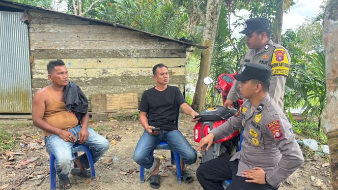 
					Sambangi Rumah Warga, Bhabinkamtibmas Polsek Sepang Bangun Komunikasi Tangkal Berita Hoaks