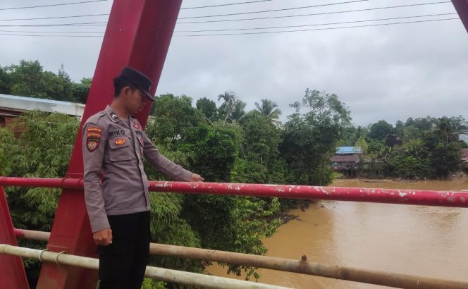 
					Polsek Manuhing Pastikan Wilayah Bebas dari Ancaman Banjir
