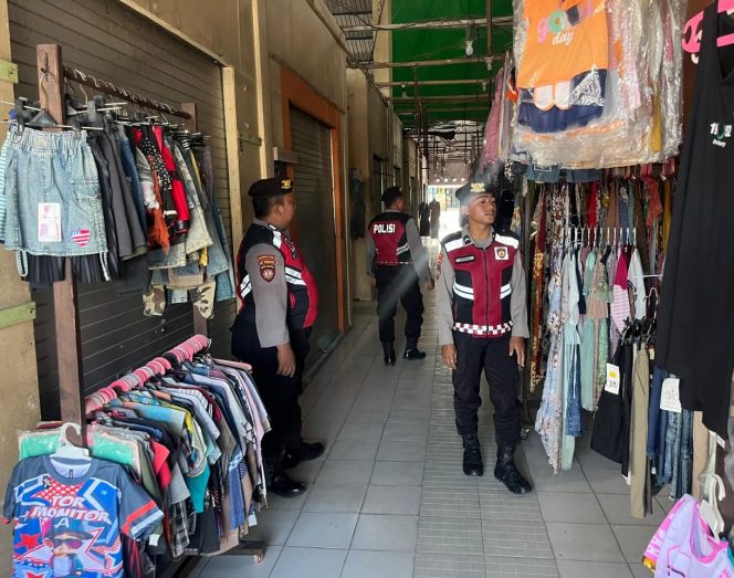 
					Serap Aspirasi Pedagang, Sat Samapta Polres Sukamara Gali Informasi Kamtibmas di Pasar Inpress