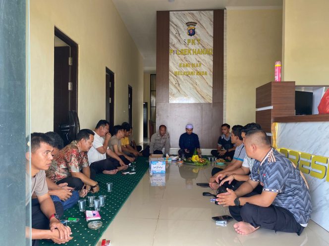 
					KAPOLSEK HANAU PIMPIN SYUKURAN PINDAH MARKAS, TANDA SYUKUR MENGEMBAN TUGAS DI LOKASI BARU