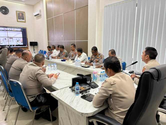 
					Kapolres Pulang Pisau Ikuti Vicon Anev dan Rakor Program Ketahanan Pangan