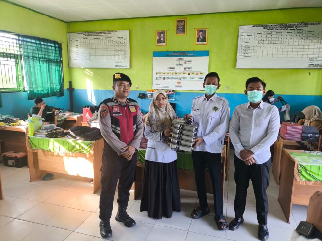 
					Wujud Nyata Pelayanan Kepada Masyarakat, Sat Samapta Polres Sukamara Kawal Distribusi MBG