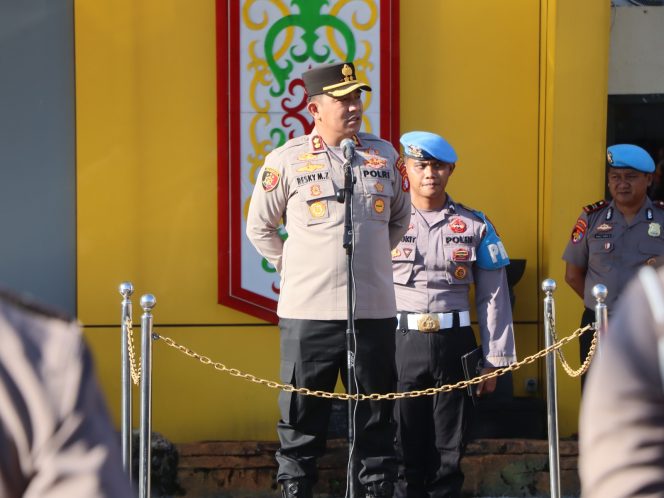 
					Kapolres Kotim Pimpin Apel Pagi Saat Jam Pimpinan, Beri Arahan Dan Beberapa Penekanan