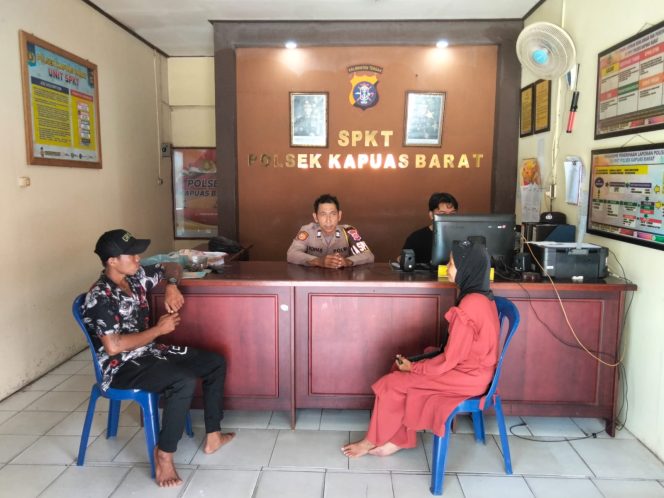 
					Pelayanan Tanpa Sekat, Polsek Kapuas Barat Permudah Warga Urus Izin Keramaian dan Laporan Kehilangan