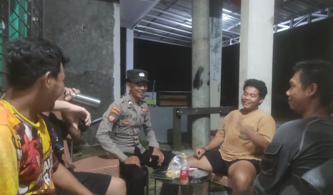 
					Hadirkan Rasa Aman di Tengah Malam, Personel Polsek Manuhing Siaga di Kawasan Pemukiman