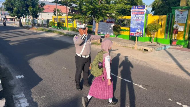 
					Wujudkan Keteraturan di Area Sekolah, Sat Lantas Polres Sukamara Siaga Pagi di Jalur Pendidikan