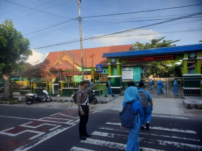 
					Pelayanan Tulus Sat Lantas Polres Sukamara: Jaga Keselamatan Anak Sekolah Sejak Pagi Hari