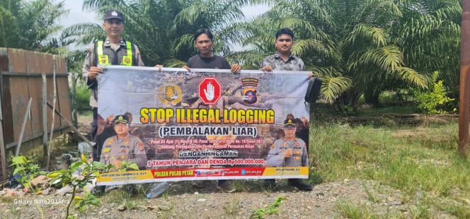 
					SOSIALISASI PENEBANGAN HUTAN SECARA LIAR (ILEGAL LOGING) OLEH PERSONIL POLSEK PULAU PETAK