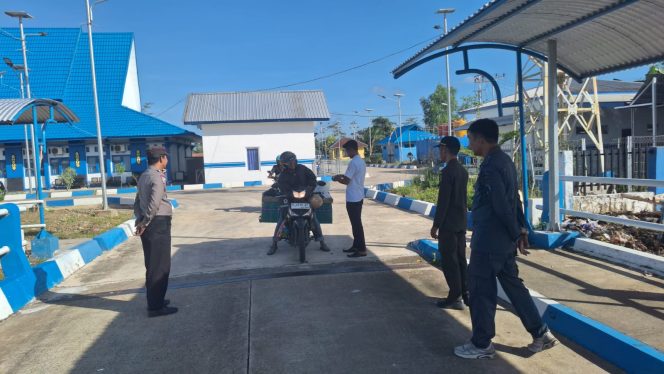 
					Polsek Kahayan Kuala Amankan Keberangkatan KMP Drajad Paciran di Pelabuhan Bahaur