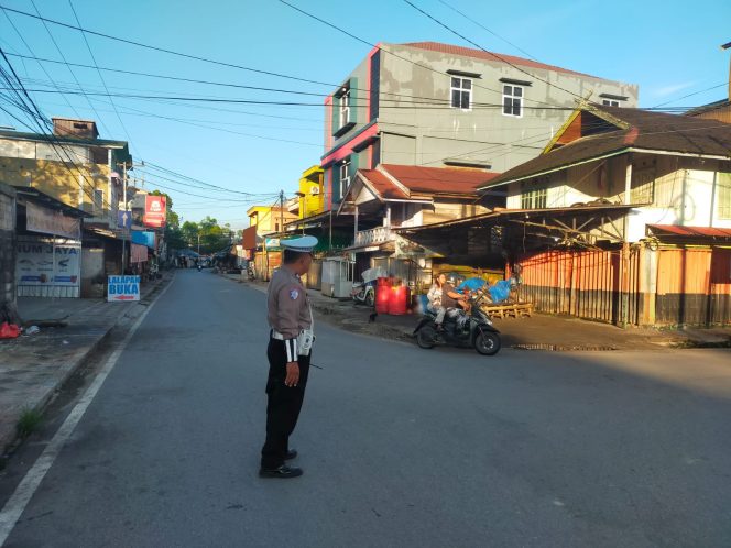
					Wujudkan Kamseltibcar Lantas, Polres Barito Utara Berikan Pelayanan Prima Melalui Pengaturan Lalu Lintas