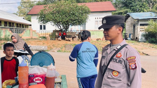 
					Edukasi Keselamatan dan Ketertiban, Polsek Permata Kecubung Sambangi Warga di Pusat Aktivitas