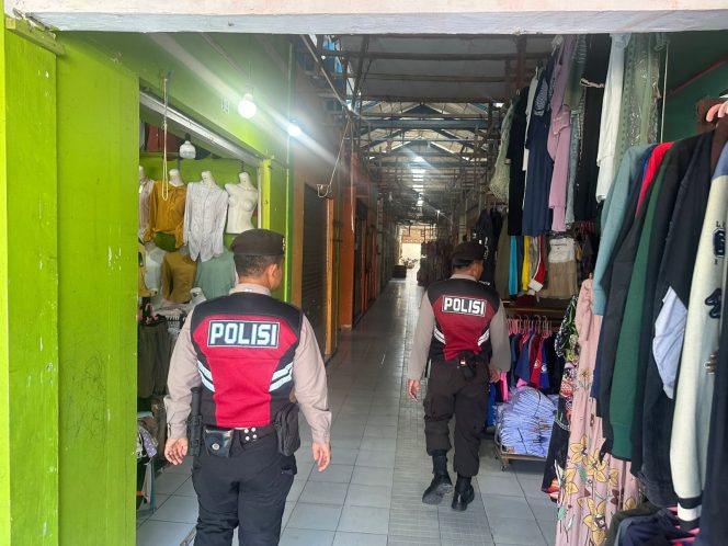 
					Monitoring Kamtibmas Area Parkir Pasar, Sat Samapta Polres Sukamara Jamin Keamanan Kendaraan Warga