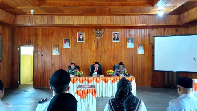 
					POLSEK SERUYAN TENGAH HADIRI PENGAMBILAN SUMPH Pj KEPALA DESA BATU AGUNG