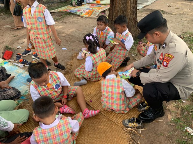 
					SAT BINMAS POLRES SERUYAN GELAR BAJAKA DI PT. SELONOK LADANG MAS, TUMBUHKAN MINAT BACA ANAK