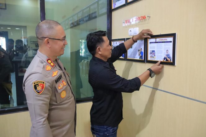 
					POLRES SERUYAN GELAR WARTA AWARDS TW I 2026, KAPOLRES BERIKAN PENGHARGAAN KEPADA TIGA WARTAWAN