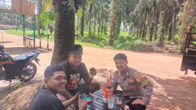 
					BHABINKAMTIBMAS PANIMBARAYA NGOPI BARENG WARNAI SILATURAHMI