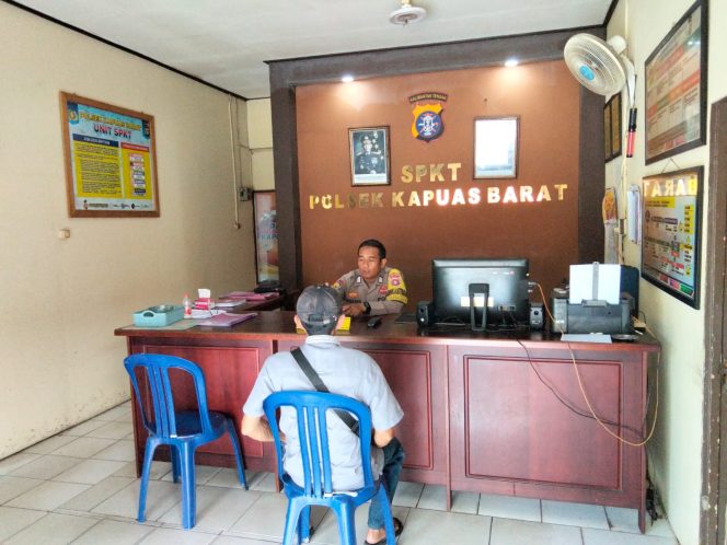 
					Pelayanan Cepat dan Humanis, Polsek Kapuas Barat Permudah Pengurusan Izin dan Laporan Kehilangan