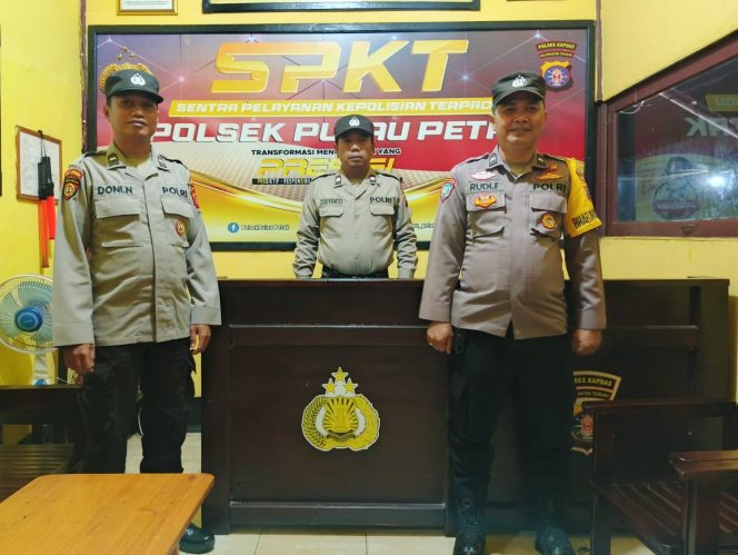 
					POLSEK PULAU PETAK LAKSANAKAN KEGIATAN SIAGA MAKO PADA MALAM HARI GUNA CIPTAKAN SITUASI AMAN