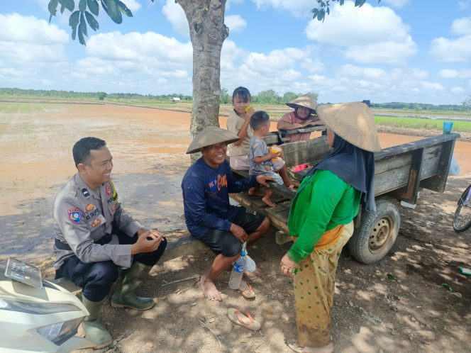 
					Polisi Sambangi Petani di Desa Tahai Baru, Berikan Edukasi Kamtibmas