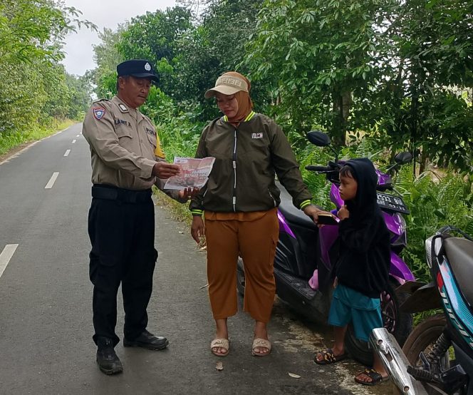 
					Polisi Dekatkan Layanan, Polsek Pandih Batu Sosialisasi Call Center ke Warga