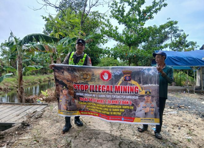 
					PERSONEL POLSEK PULAU PETAK LAKSANAKAN SOSIALISASI ILEGAL MINING KE MASYARAKAT GUNA PENCEGAHAN TAMBANG LIAR DI WILAYAH KECAMATAN PULAU PETAK