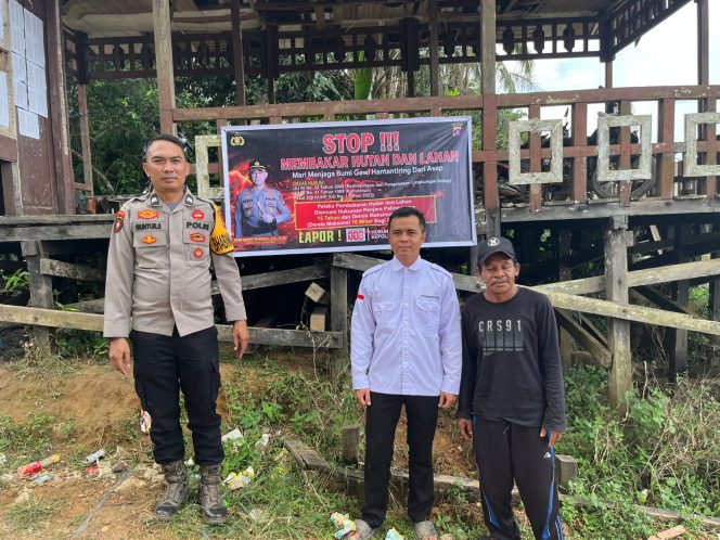 
					BHABINKAMTIBMAS PASANG SPANDUK DAN SOSIALISASI LARANGAN BAKAR LAHAN DI DERMAGA DESA GANTUNG PENGAYUH