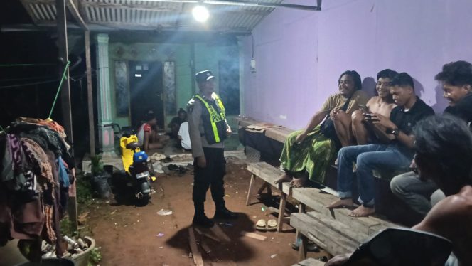 
					ANGGOTA POLSEK PULAU PETAK LAKSANAKAN PATROLI MALAM, GUNA MEWUJUDKAN KAMTIBMAS KONDUSIF DI WILAYAH KECAMATAN PULAU PETAK