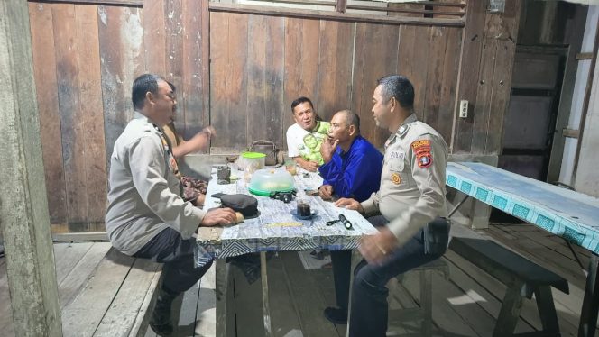 
					Polsek Sebangau Kuala Tingkatkan Patroli Dialogis dan Sambang Warga