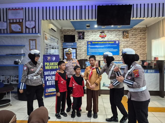 
					Kegiatan Polsanak Satlantas Polres Kotim  Ajak Anak Tertib Berlalu Lintas dan  Sejak Usia Dini.