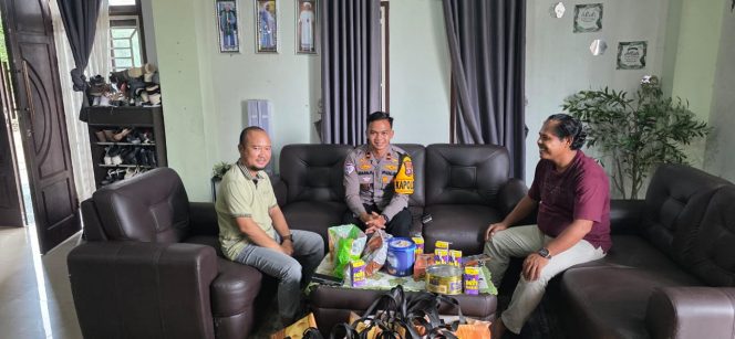 
					KAPOLSEK HANAU KOORDINASI KAMTIBMAS DENGAN TOKOH MASYARAKAT KECAMATAN DANAU SELULUK