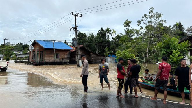 
					Lalu Lintas Kurun-Palangkaraya Sempat Terendam, Personel Polsek Sepang Sigap Lakukan Sistem Buka Tutup: Kini Aman Dilalui!