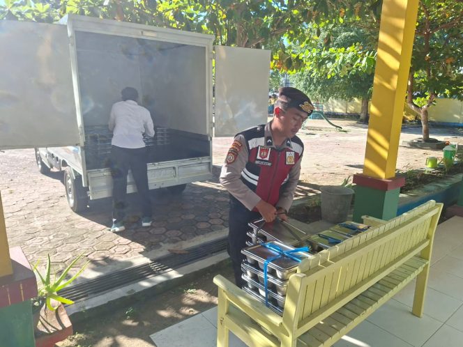
					Disiplin SOP, Sat Samapta Polres Sukamara Kawal Penyaluran MBG di Lingkungan Pendidikan