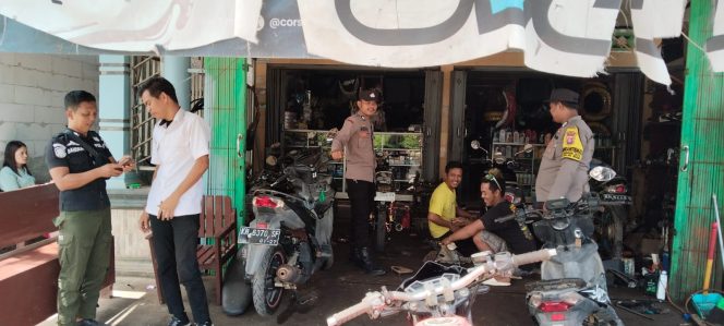 
					Polsek Balai Riam Siaga Penuh, Kawal Aktivitas Warga Lewat Patroli KRYD yang Kondusif