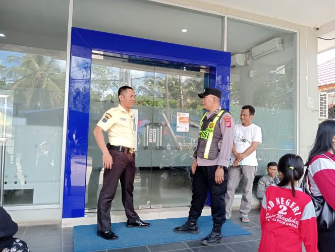 
					Antisipasi Gangguan Kamtibmas, Polsek Kapuas Barat Perketat Patroli di Bank BRI KCP Mandomai