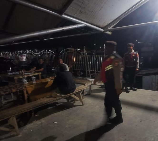 
					Monitoring Jalur Perairan, Sat Samapta Sukamara Patroli Malam di Pelabuhan Speed Boat