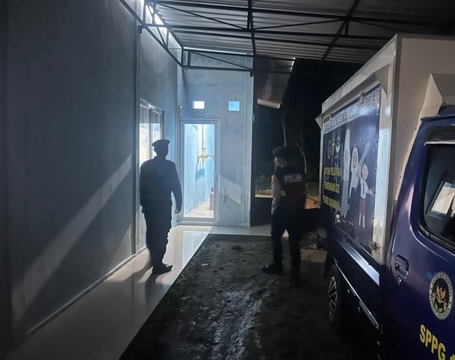 
					Jamin Keamanan Aset Negara, Personel Samapta Polres Sukamara Siaga di Kawasan SPPG