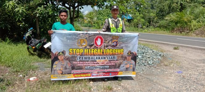 
					SOSIALISASI PENEBANGAN HUTAN SECARA LIAR (ILEGAL LOGING) OLEH PERSONIL POLSEK PULAU PETAK