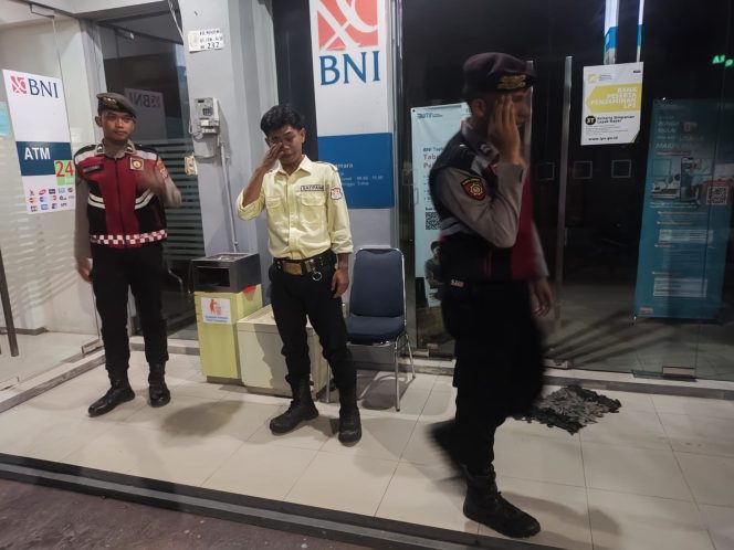 
					Sat Samapta Sukamara Tingkatkan Patroli Dialogis Malam Hari di Kawasan Objek Vital