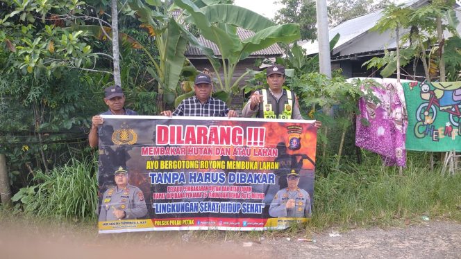 
					DALAM UPAYA PENCEGAHAN KEBARAN HUTAN DAN LAHAN, PERSONEL POLSEK PULAU PETAK SOSIALISASIKAN SANKSI PIDANA PELAKU KARHUTLA KE MASYARAKAT KECAMATAN PULAU PETAK