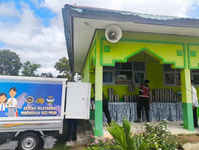 
					Pastikan Tepat Sasaran, Sat Samapta Polres Sukamara Kawal Program MBG ke Sekolah-Sekolah
